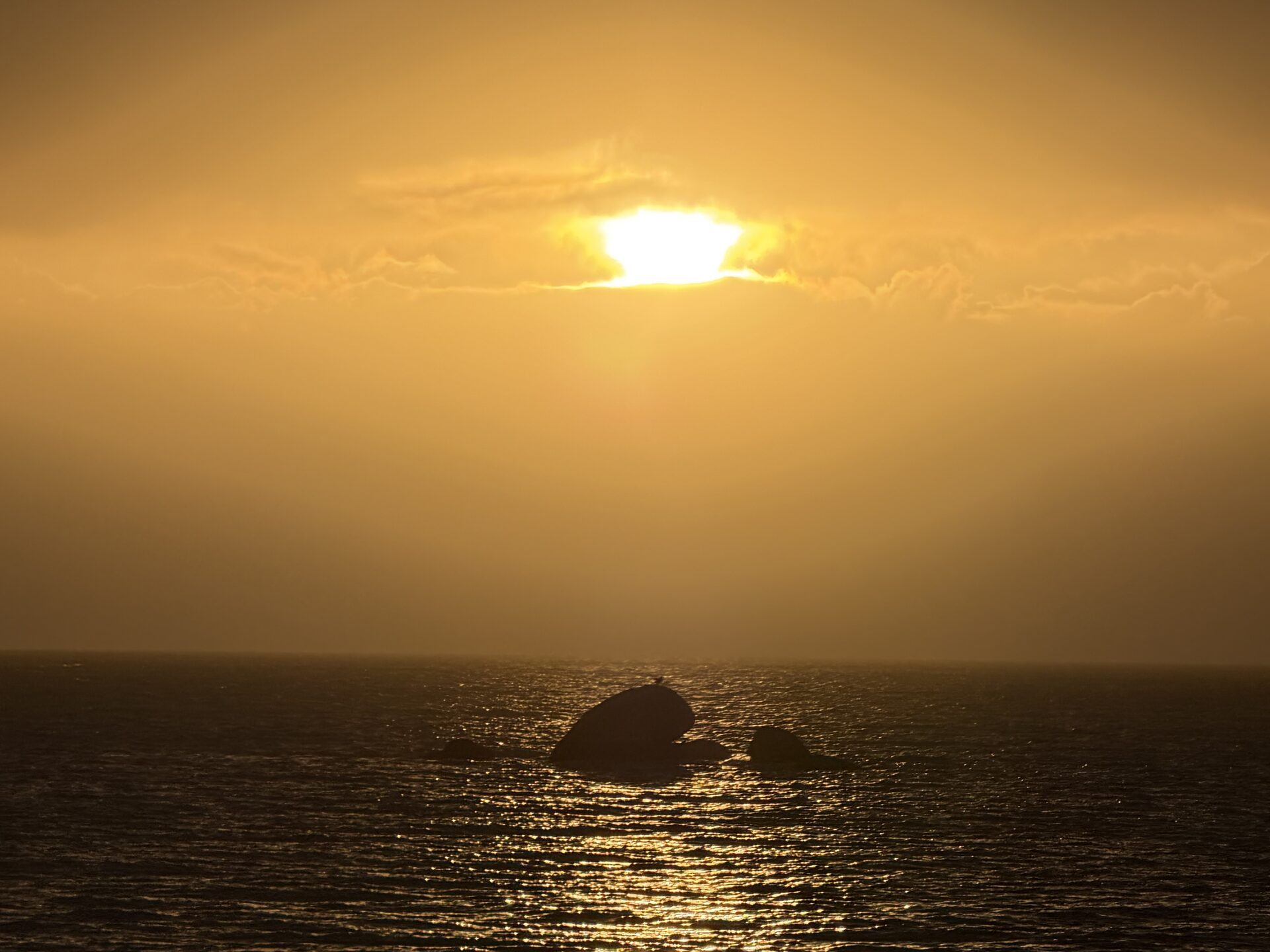 Coucher de soleil sur les rochers